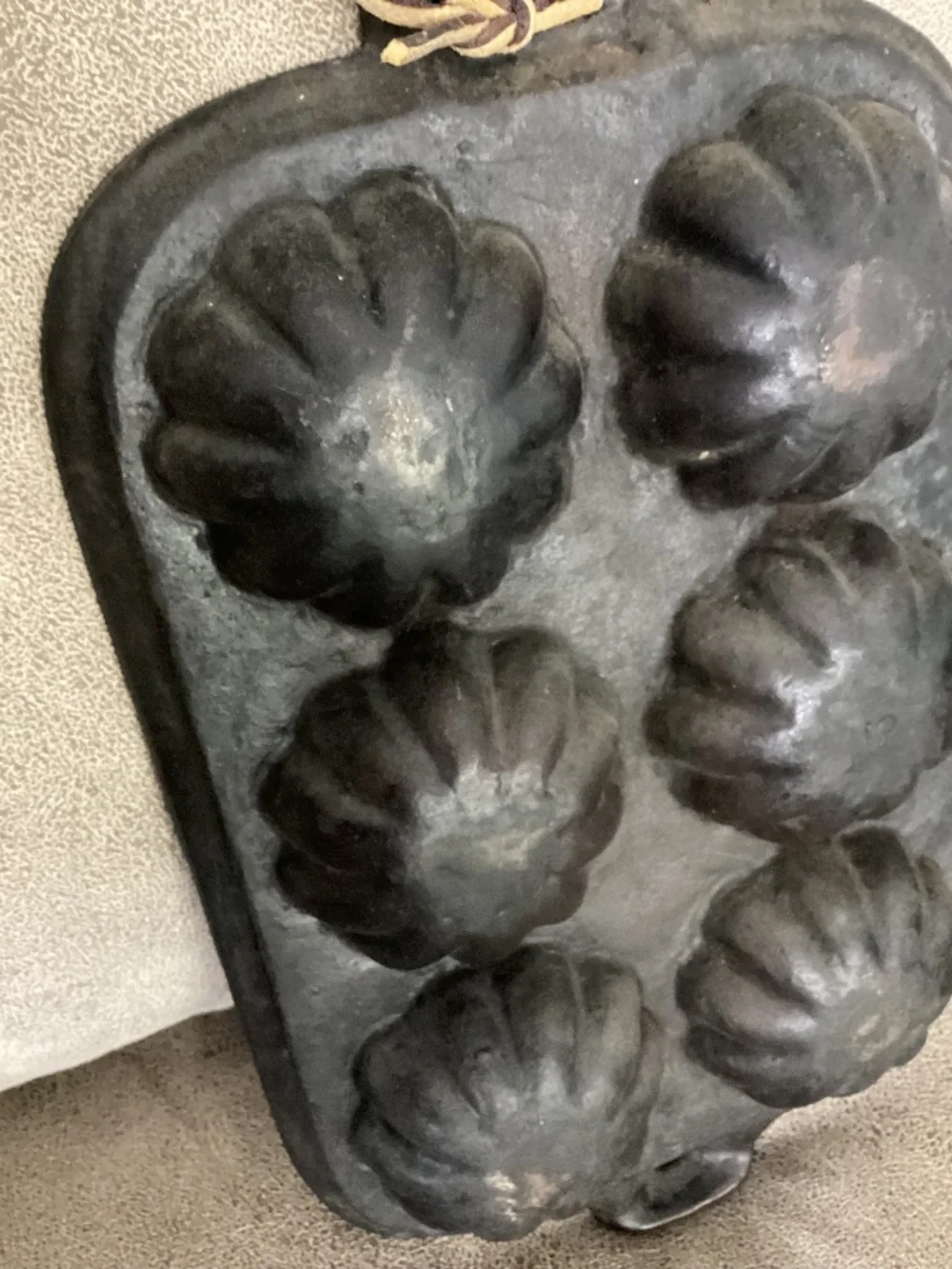 Vintage Turks head cast iron gem muffin pan no bundle
